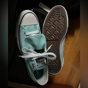 Brand new Converse All Star low tops- size 10 women/ 8 men